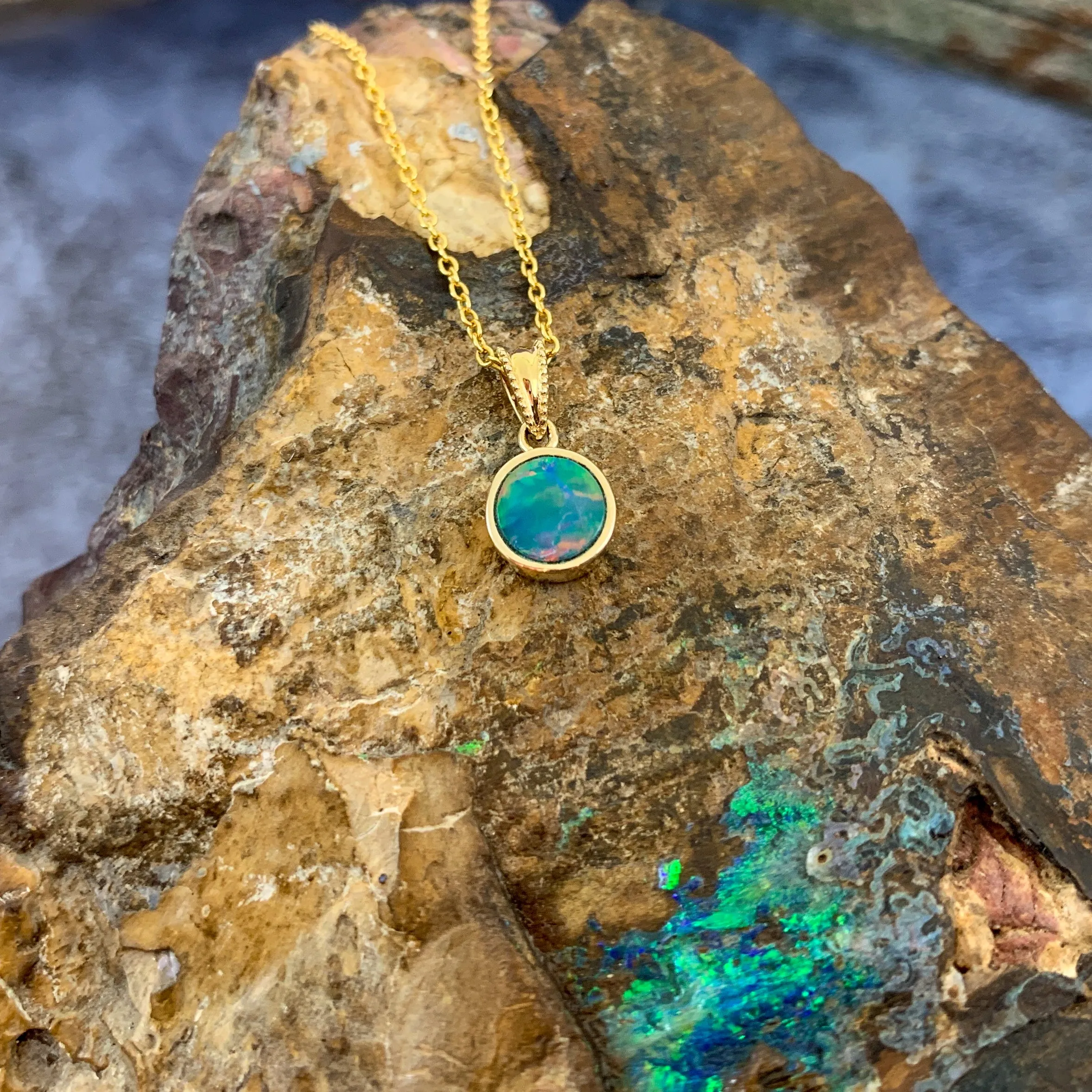 14kt Yellow Gold Opal pendant