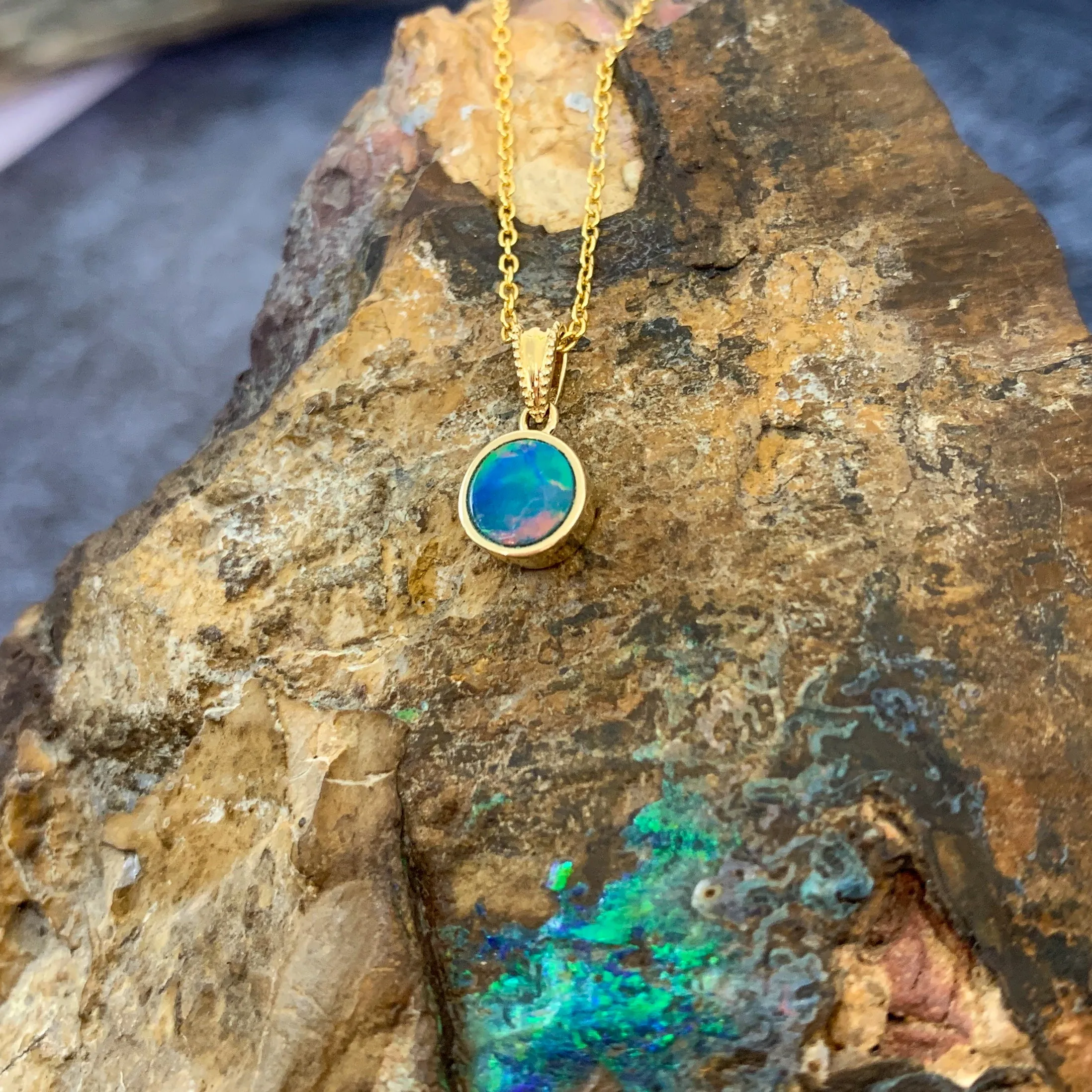 14kt Yellow Gold Opal pendant