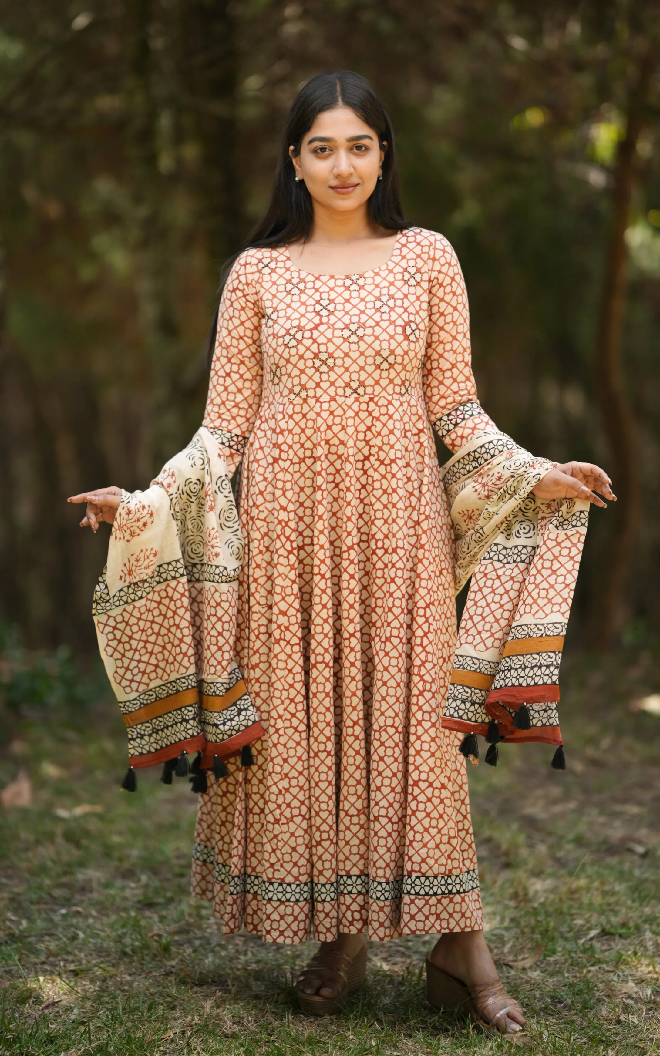 Anupriya D (Kurti Dupatta)