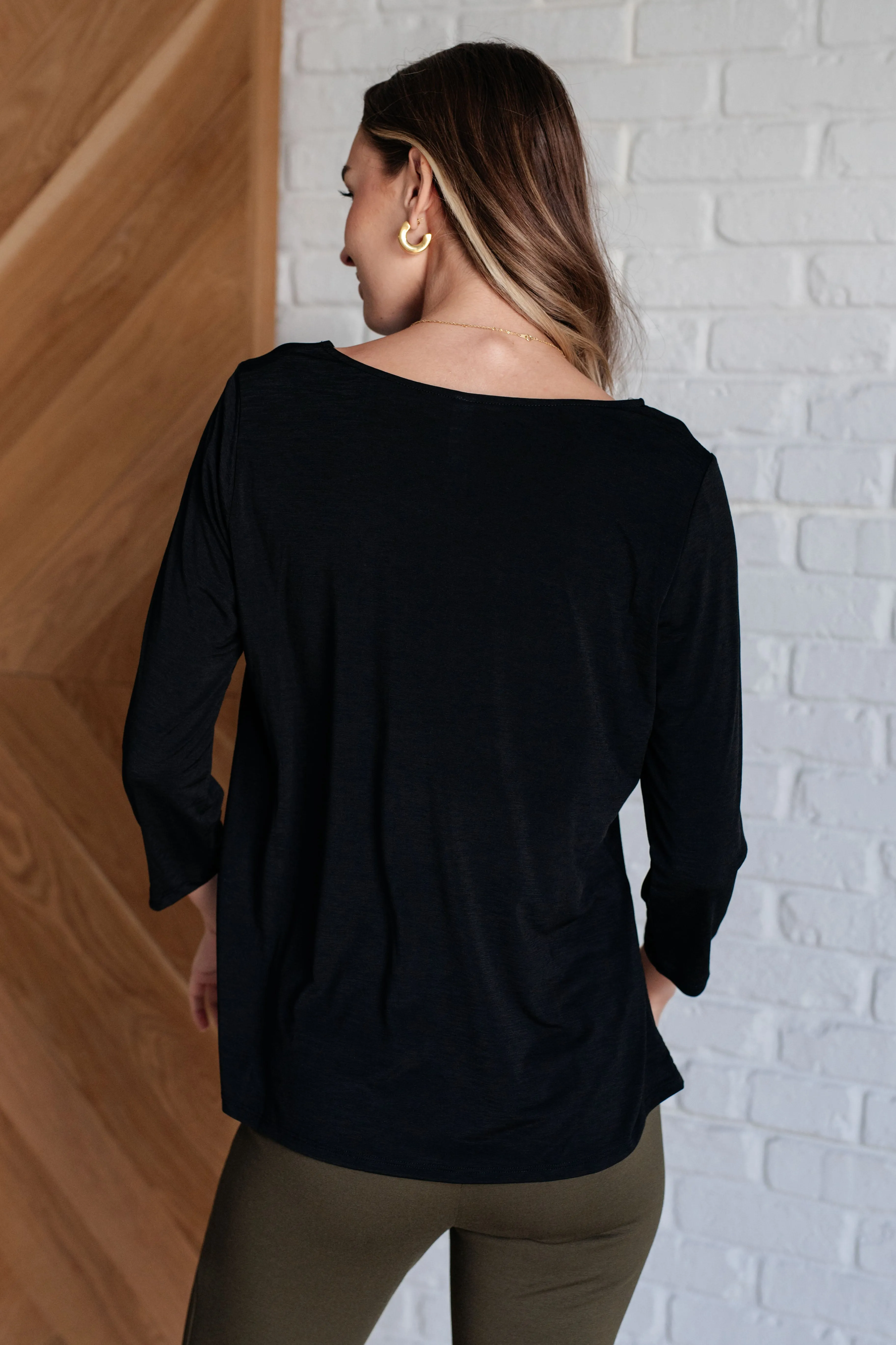 Dear Scarlett Signature Classic Round Neck Top in Black