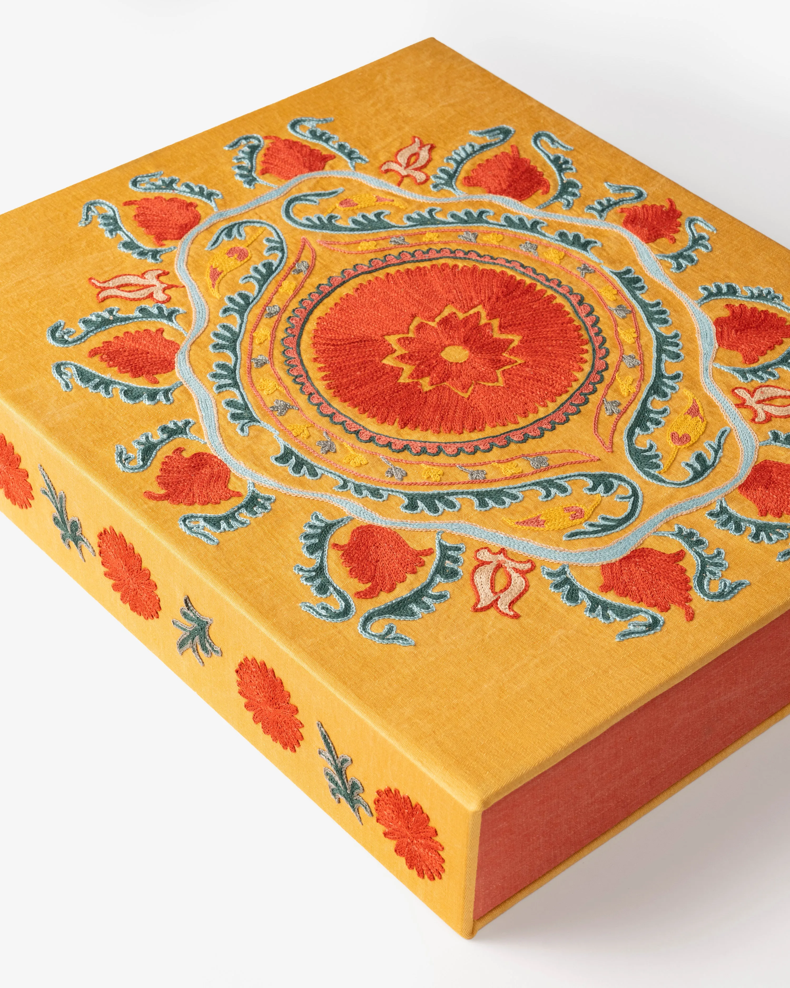 Uzbekistan Living Treasures: Celebration of Craftsmanship (Special Edition)